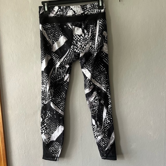 Lululemon Black and White Inspire Tight II Mesh Luxtreme Leggings Size 4 - Picture 5 of 8